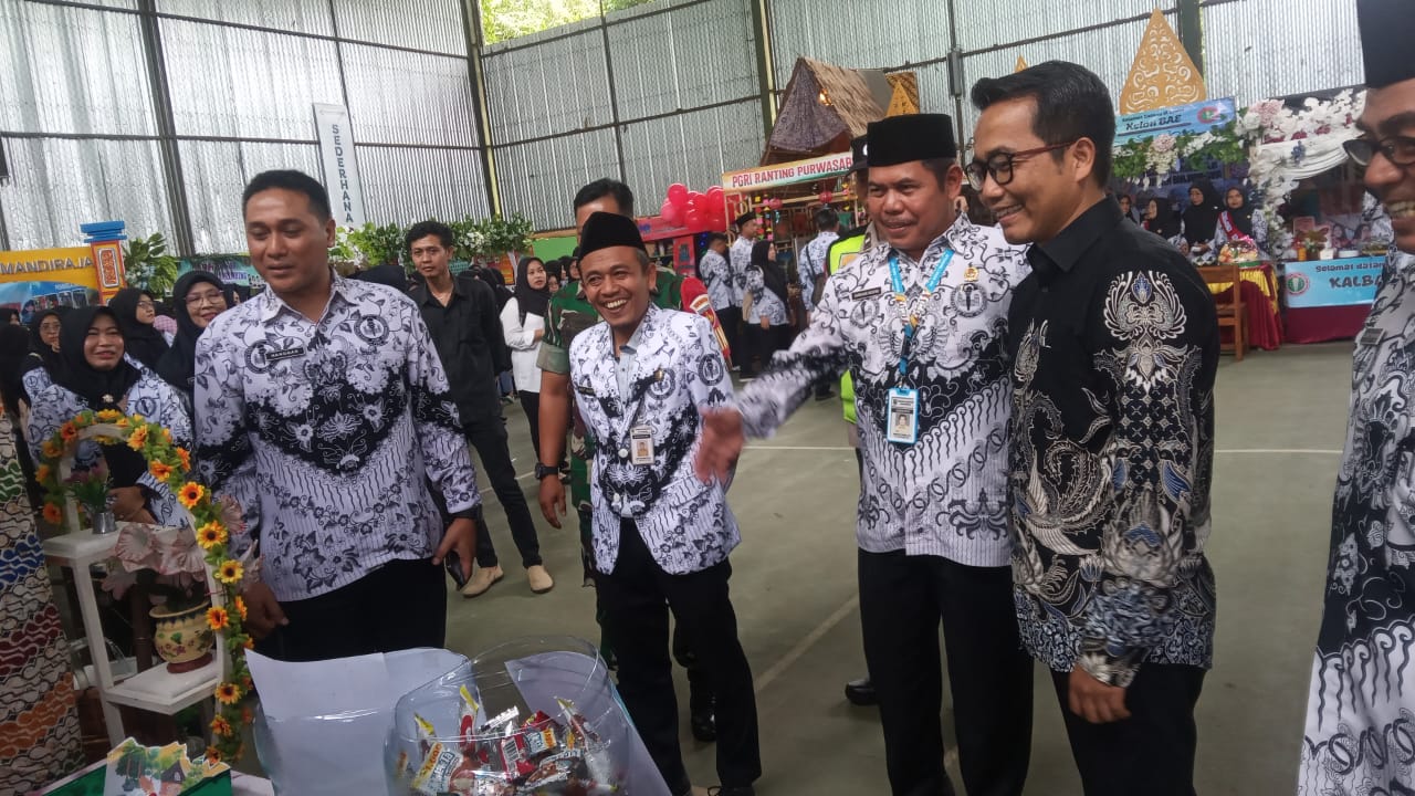 Festival Anyaman PGRI Cabang Mandiraja : Merayakan Dedikasi, Memahat Masa Depan Bangsa